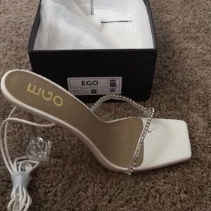 Women heel size 8 tie up